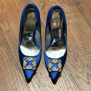 AUBREY BROOKE blue satin heels. Size 7